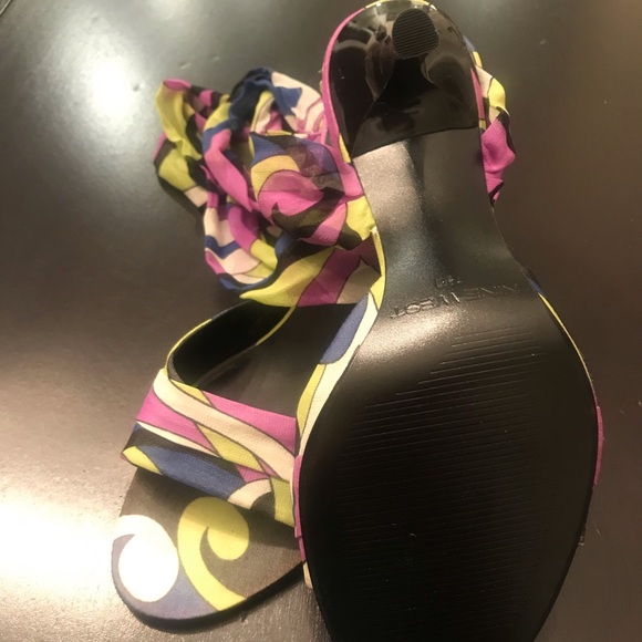 Nine West tie up heels. - Picture 4 of 4